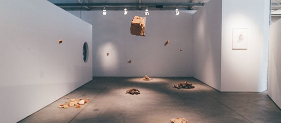 New Individual Exhibitions: “Está lloviendo” and "Vacancy" at Underdogs Gallery-The Feeting Room