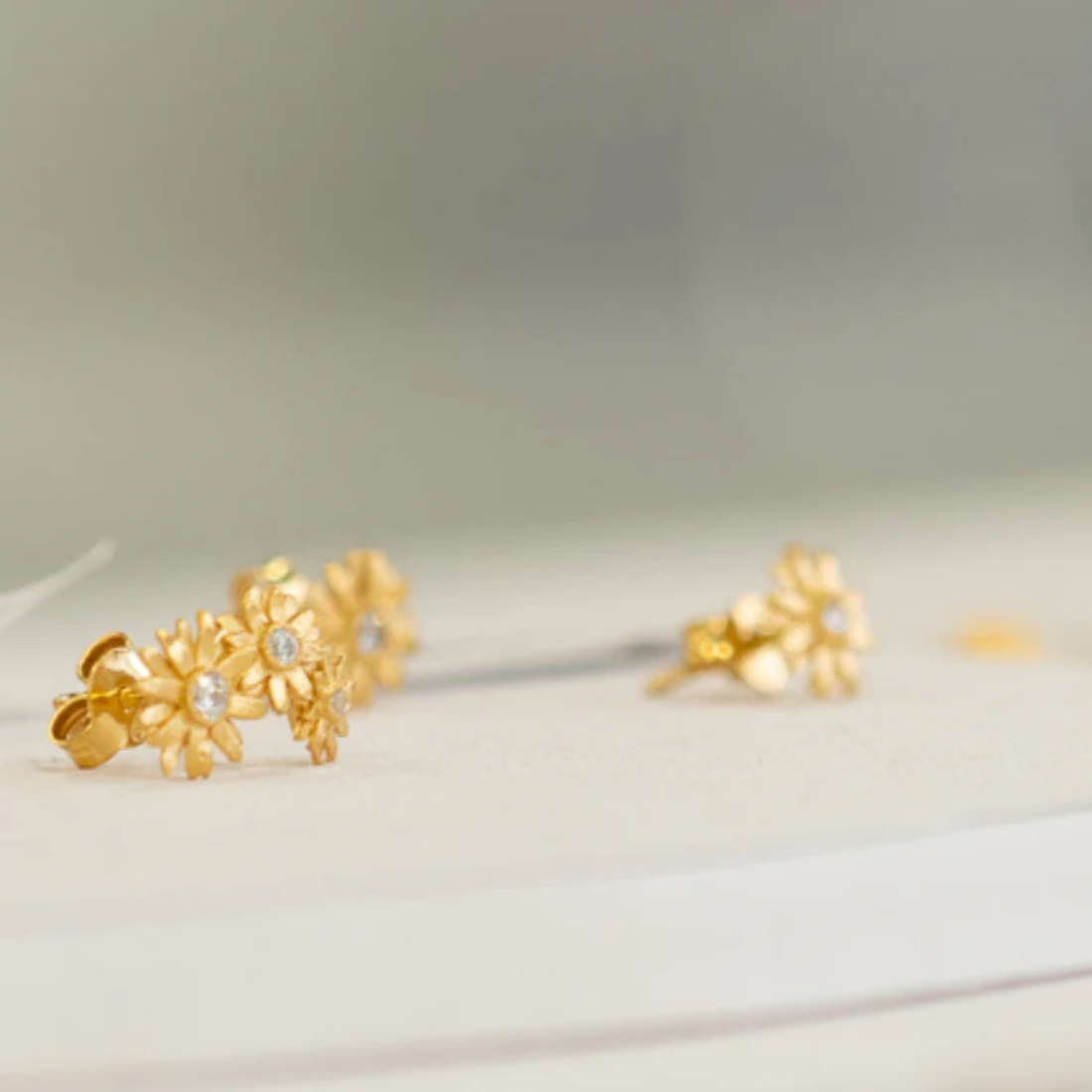 <producttitle> in Neutrals von Sopro Jewellery.