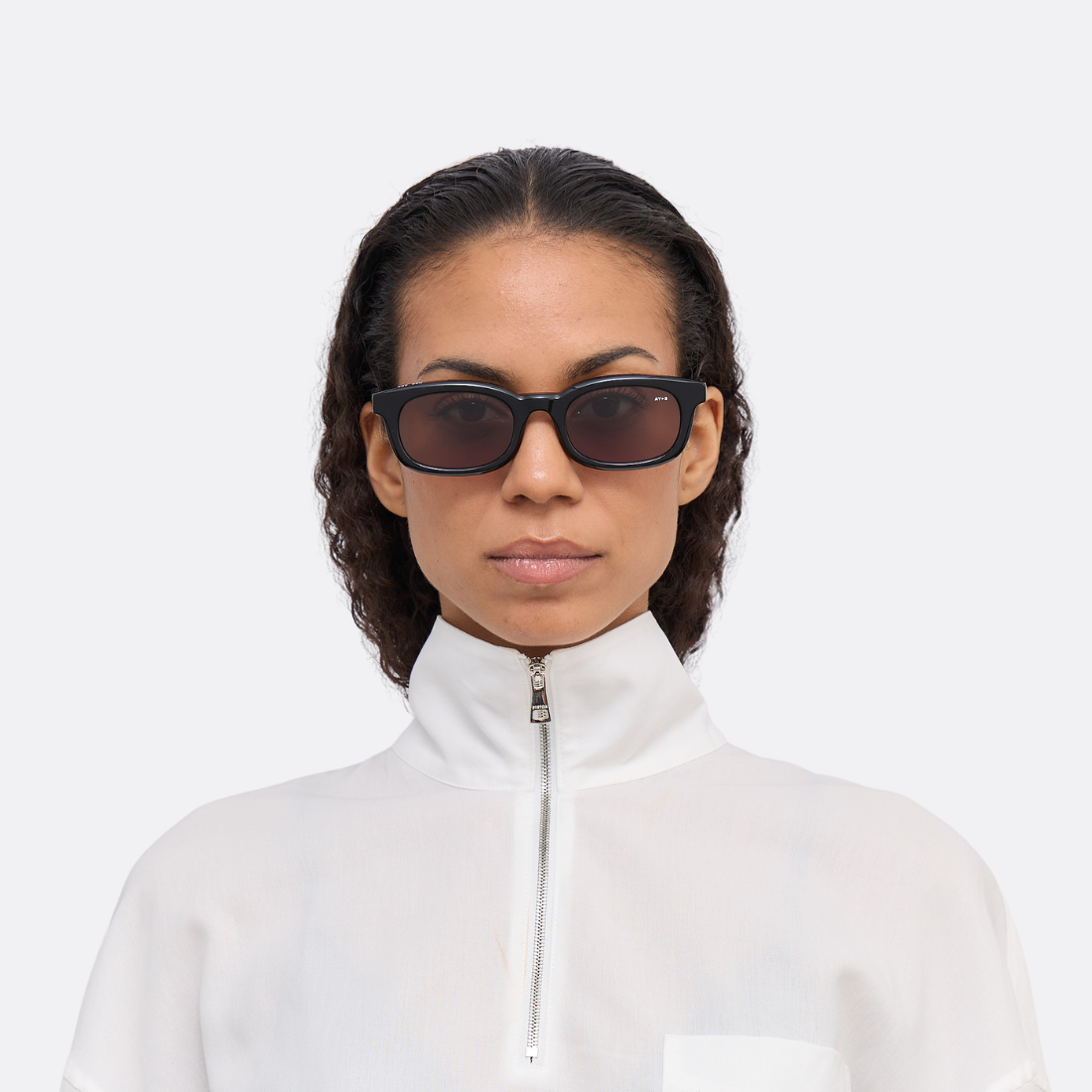 <producttitle> em preto pela AY Studios.