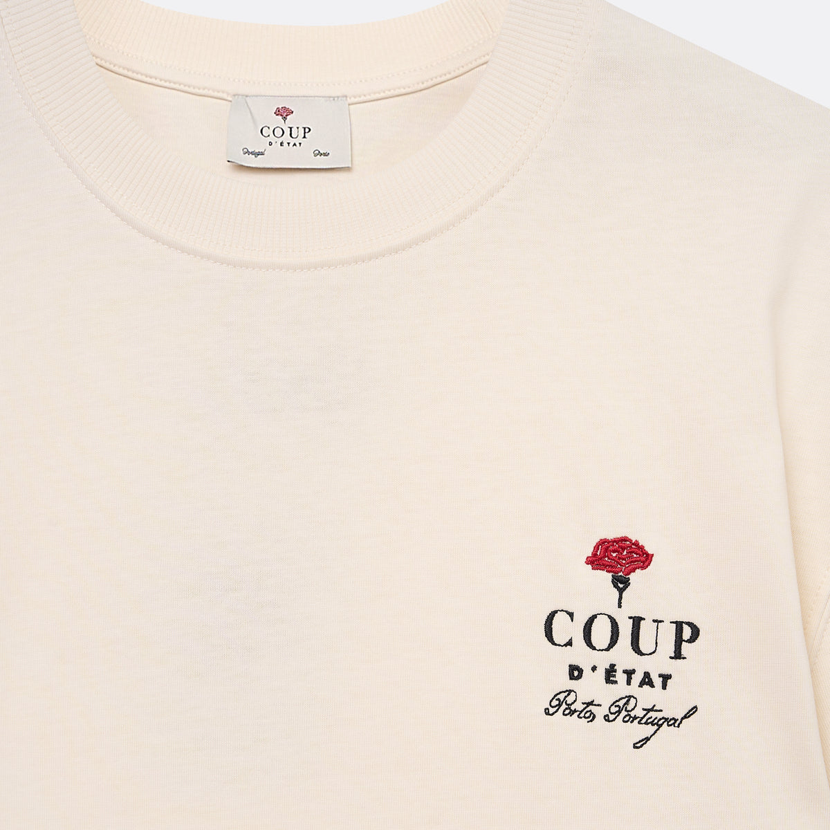 Camiseta com logotipo