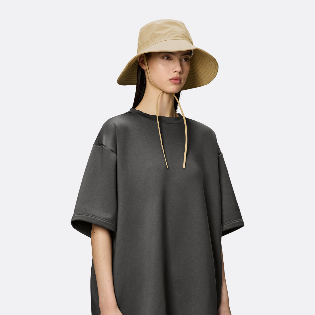 <producttitle> en beige par Rains.
