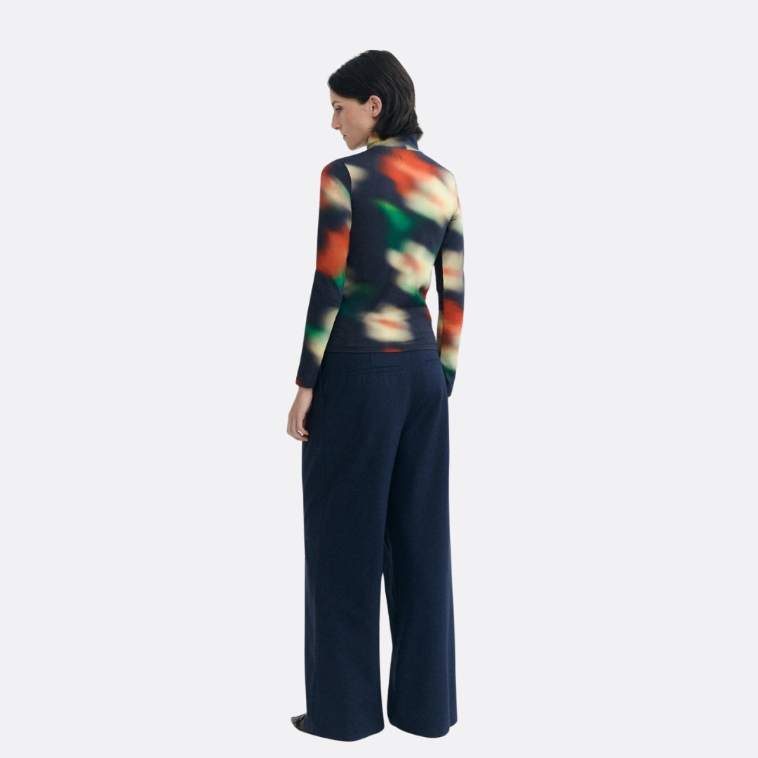 <PRODUCTTITLE> in Black by Thinking Mu.