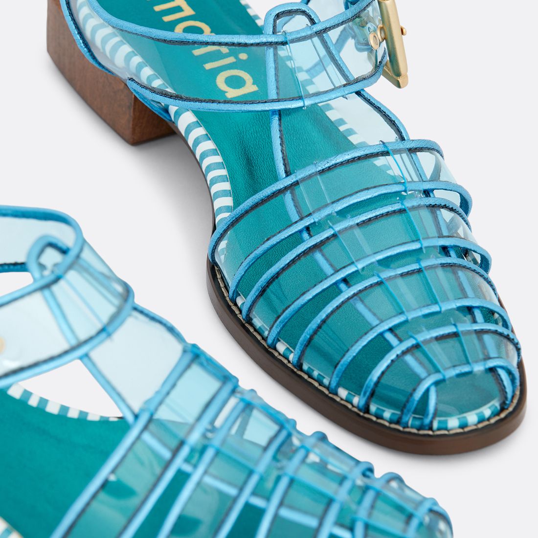 <producttitle> in Blau von Maria Carlota.