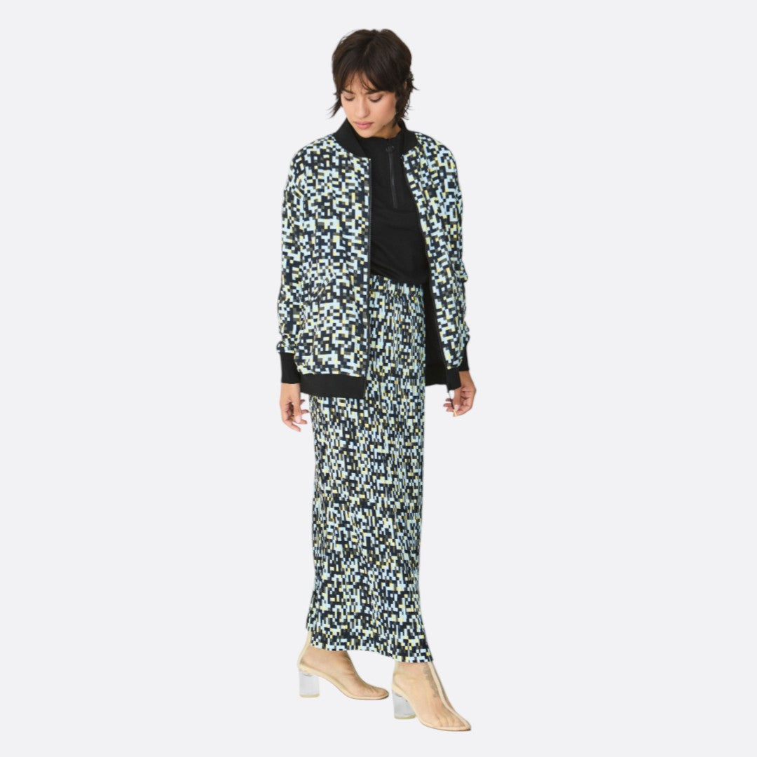 <PRODUCTTITLE> in Black by SKFK.